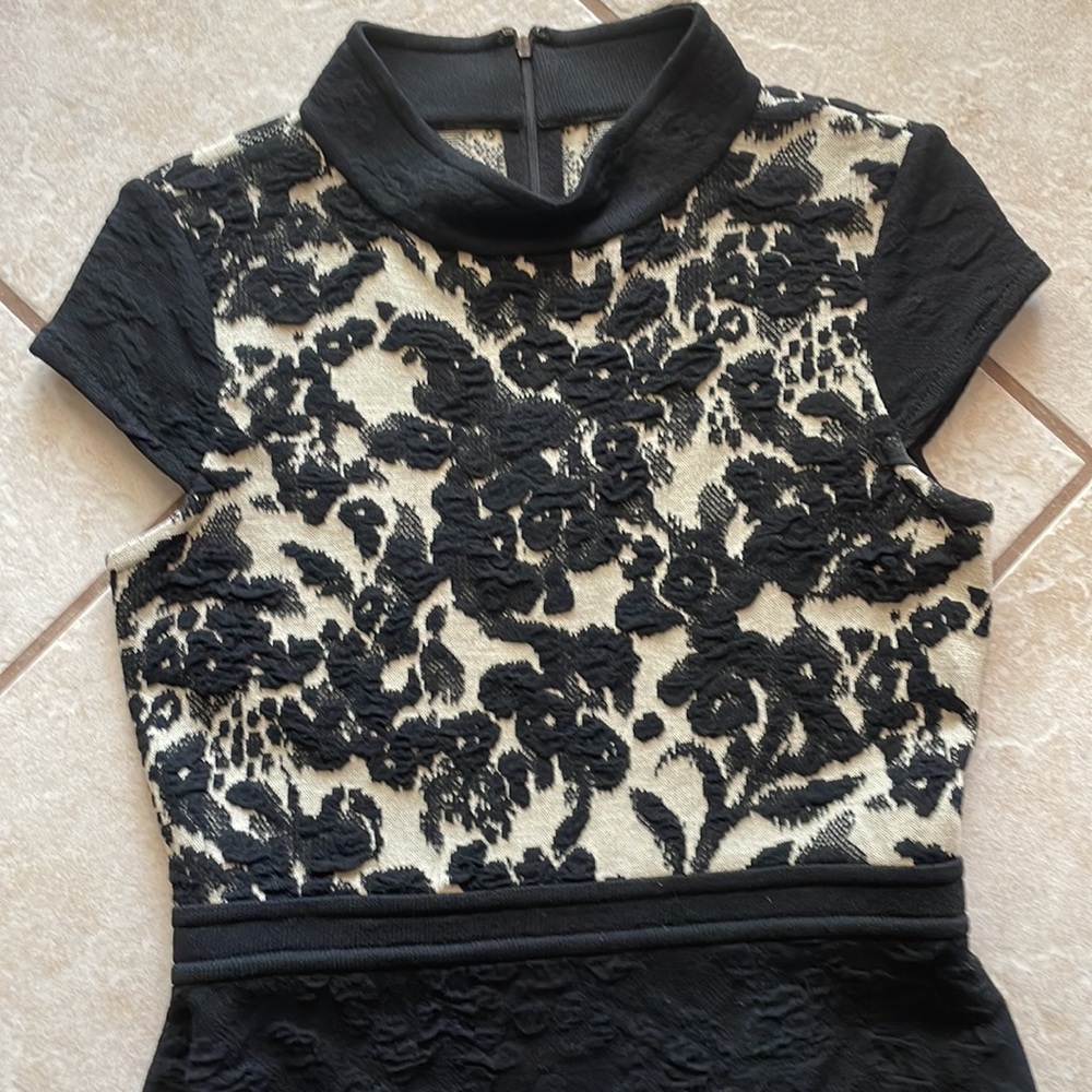 St. John Lace Pattern Midi-Length Textured Knit D… - image 7